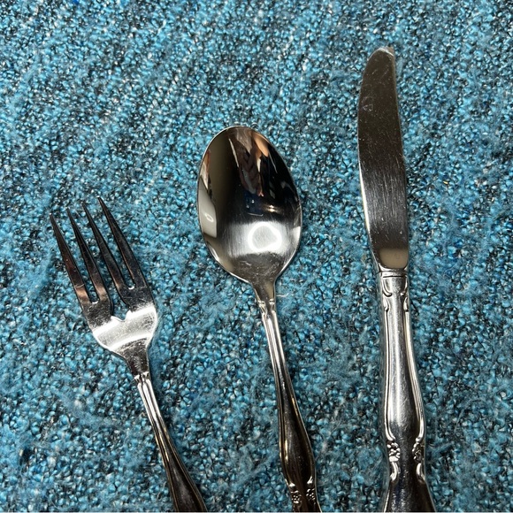 Oneida Community Stainless Chatelaine Silverware Vintage Flatware Set - Picture 3 of 5